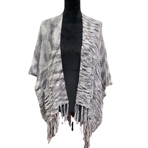 Lauren Michelle Sweaters - Lauren Michelle Soft Gray Sweater Wrap Poncho Shrug size Large